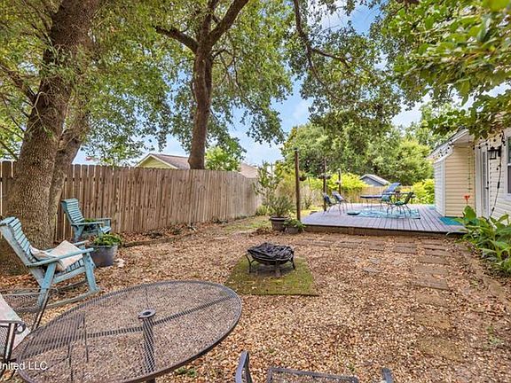 3rd image of 109 Palm Ave
