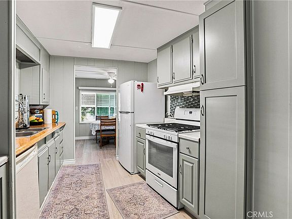 3rd image of 332 N Lyon Ave Space 67