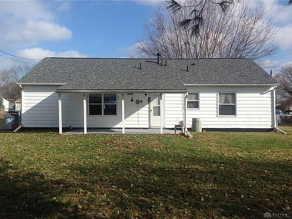 3rd image of 585 Martha Dr