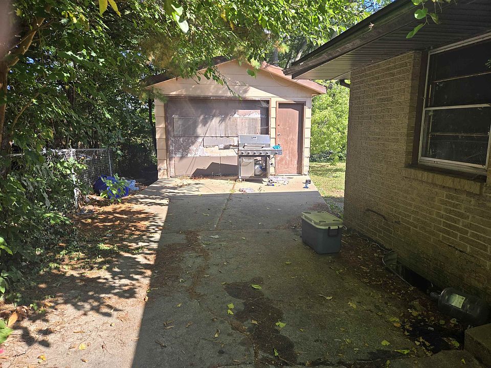 2nd image of 819 Albert Ave