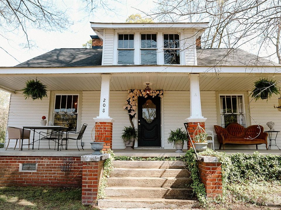 1st image of 208 Locust St