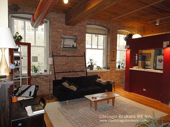 3rd image of 900 S Wabash Ave #105