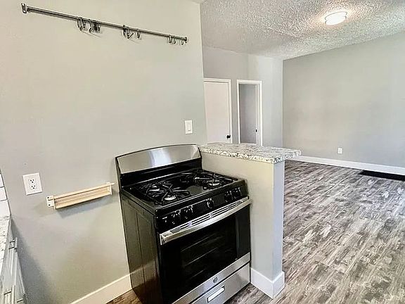 4th image of 1511 NE Tillamook St #17