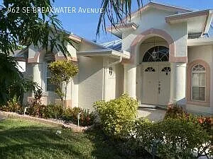 962 Se Breakwater Avenue Pool — Photo 1