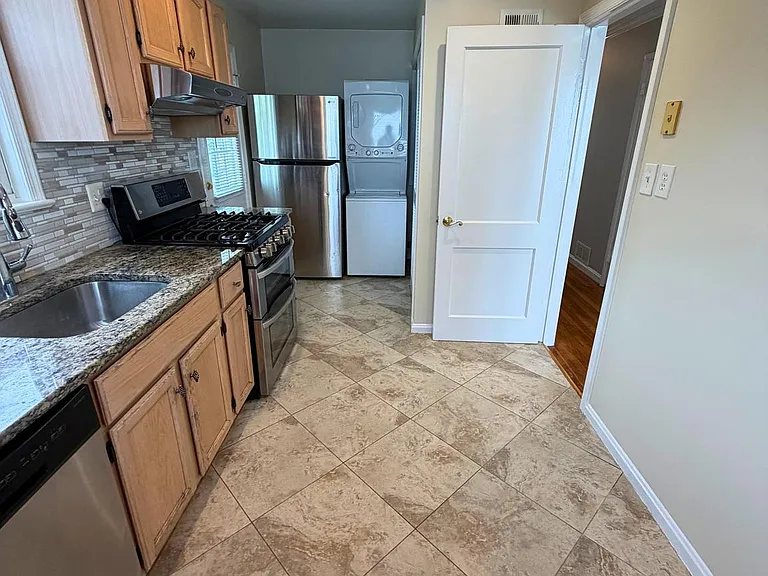 6825 Westmoreland Rd — Photo 17