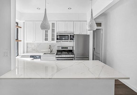 4th image of 135 W 16th St APT 27