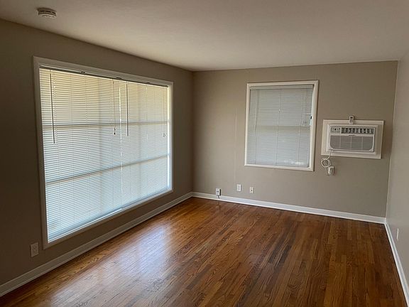 3rd image of 5638 McAdoo Ave