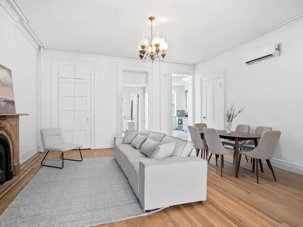 257 West 19th Street image 1 of 8