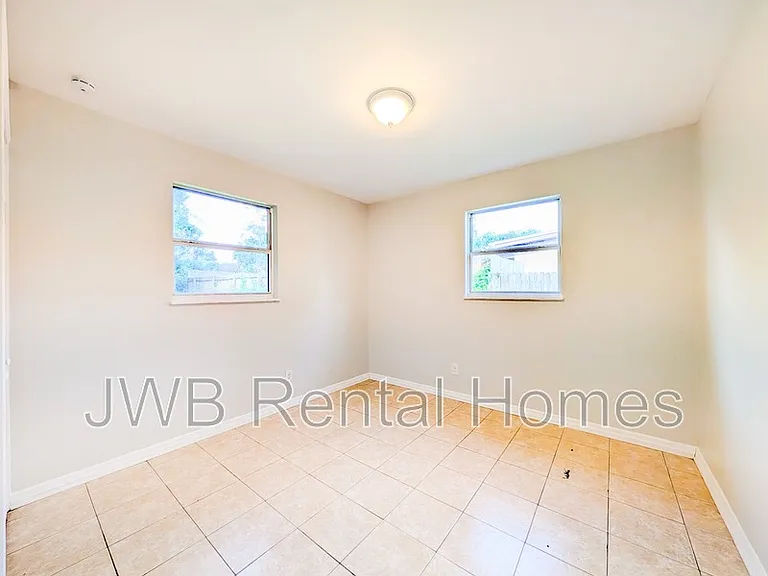 7822 Dubois Dr — Photo 7