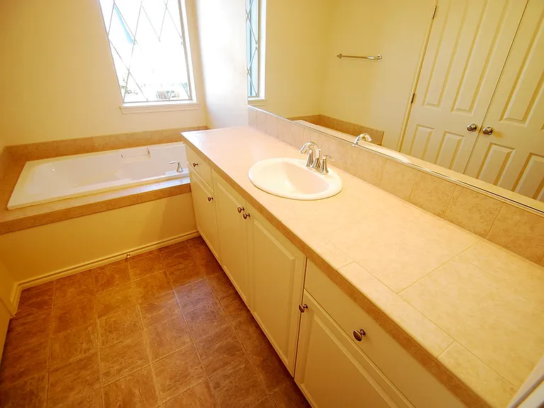 16154 NW Hildago Ln — Photo 3