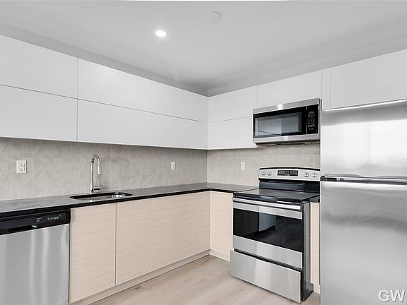 3rd image of 92 Linden Blvd #4H