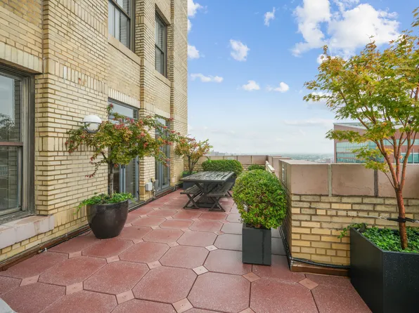 1 Hanson Place image 15 of 18