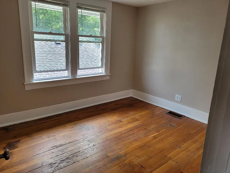 914 Middle St — Photo 14