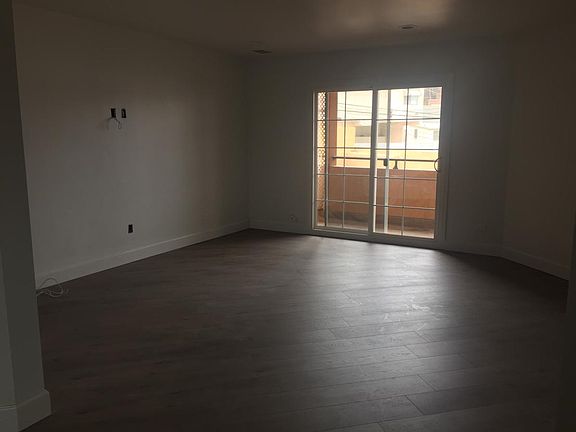 3rd image of 22728 Ventura Blvd