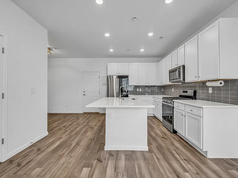 18152 Caffey Dr — Photo 6