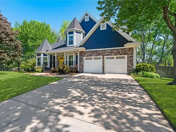 12329 Maple St, Overland Park, KS 66209