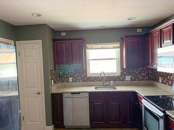 3rd image of 32911 FOREST AVENUE
