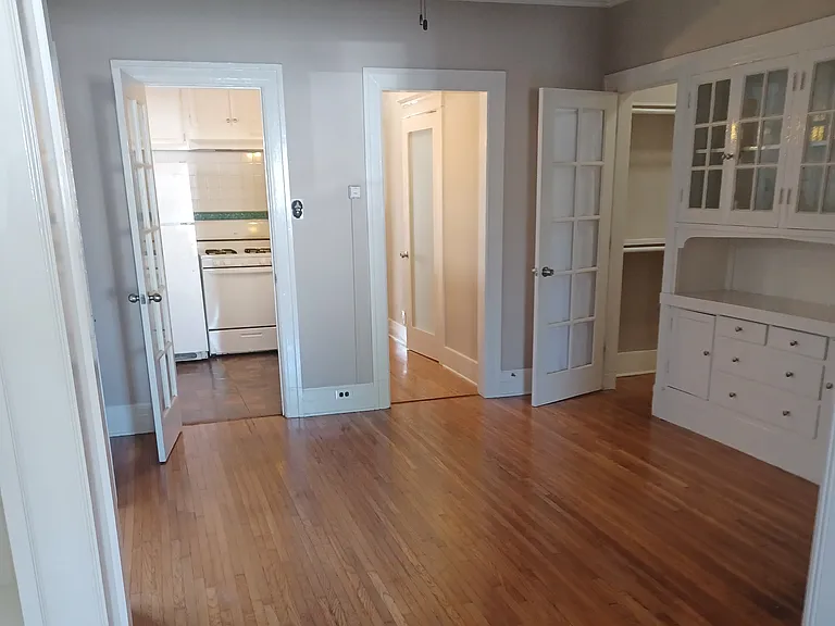 1727 N Alexandria Ave — Photo 6