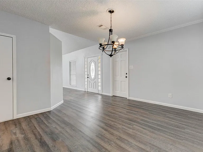 9614 Charter Ridge Dr — Photo 6