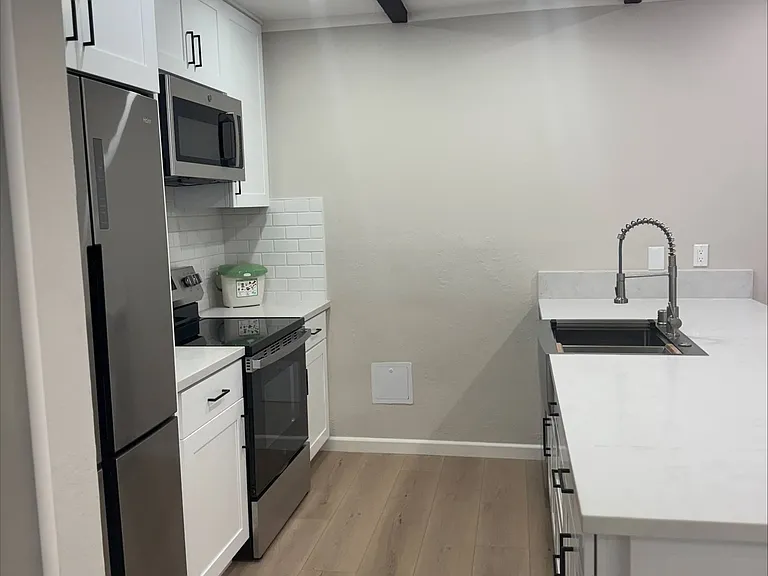 Old County Road Apartments — Photo 37