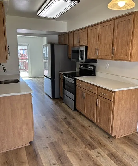 1806 Glendale Ln — Photo 9