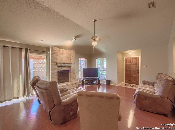 2nd image of 10818 Lake Path Dr