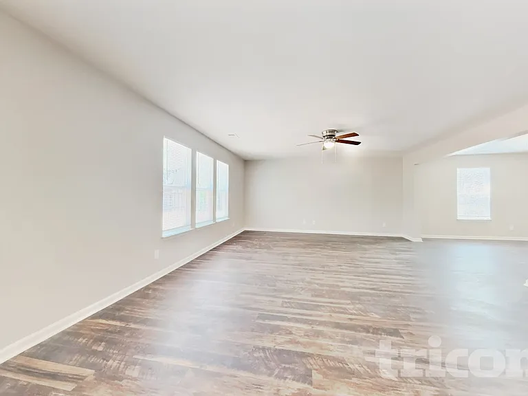1594 Weatherend Dr — Photo 2
