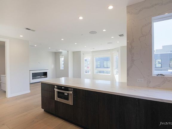 4th image of 2621 Harrison St #Penthouse
