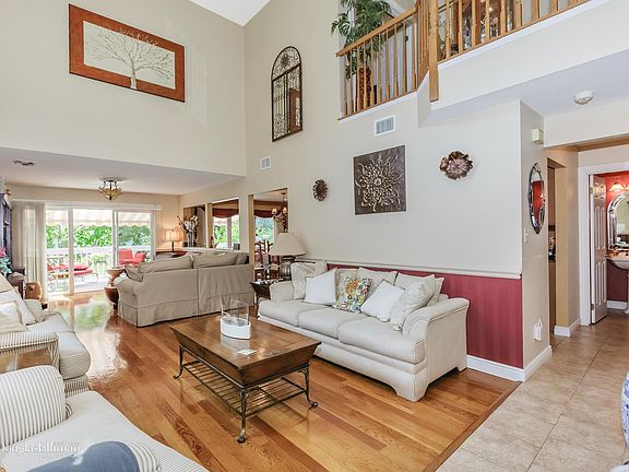4th image of 12 Greenwich Ct