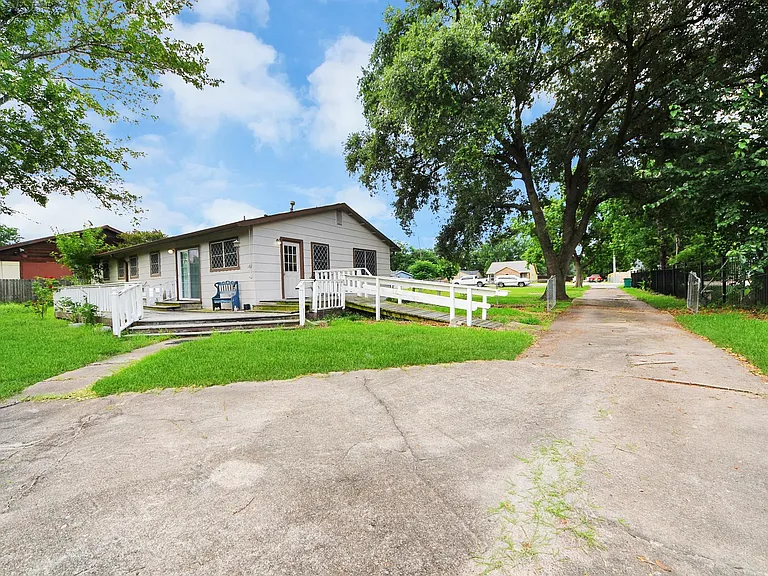 535 Pampa St — Photo 4