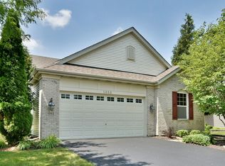 1352 Mansfield Dr, Aurora, IL 60502