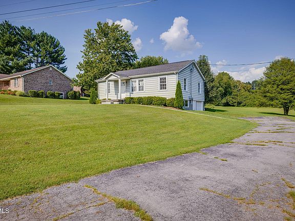 3rd image of 315 Paddle Creek Rd