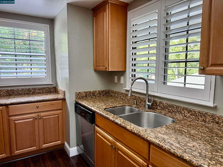202 Kelley Ln — Photo 5