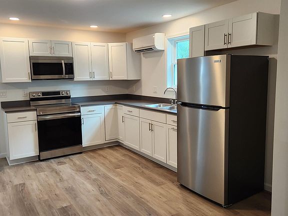4th image of 17 N Manheim Boulevard