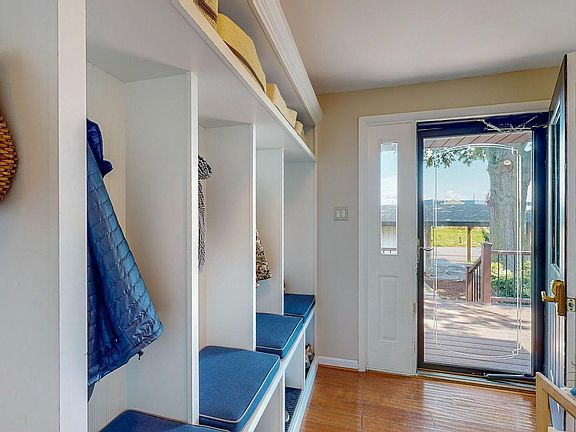 5th image of 301 Swan Cove Ln #C-1