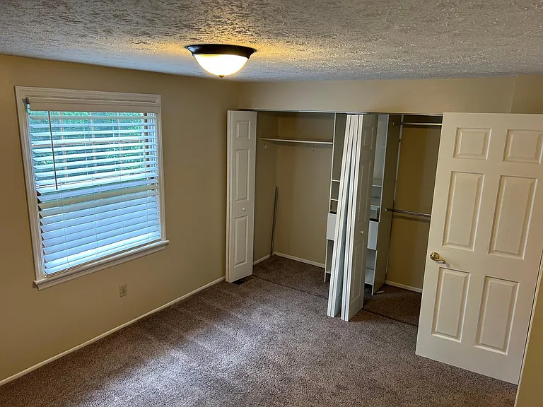 406 Hickory Cir — Photo 10