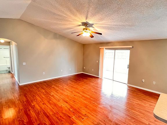 4th image of 2397 Kerridale St