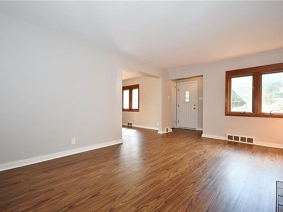 4th image of 3237 Longwood Dr