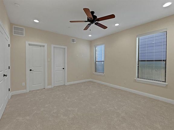 4th image of 1137 W 15th 1/2 St