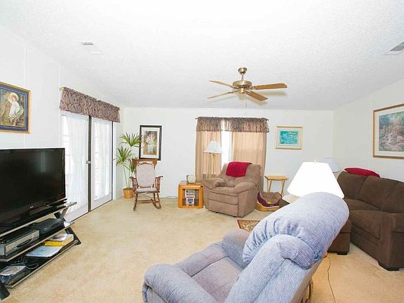 4th image of 323 Kiwi Dr