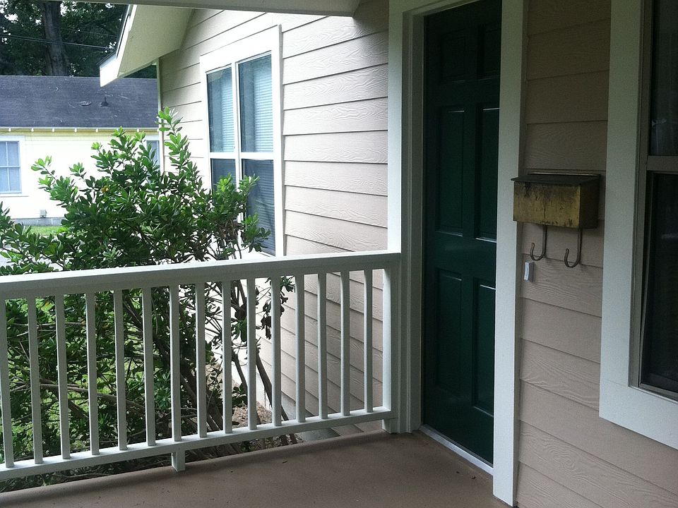 2nd image of 224 W 8th Ave