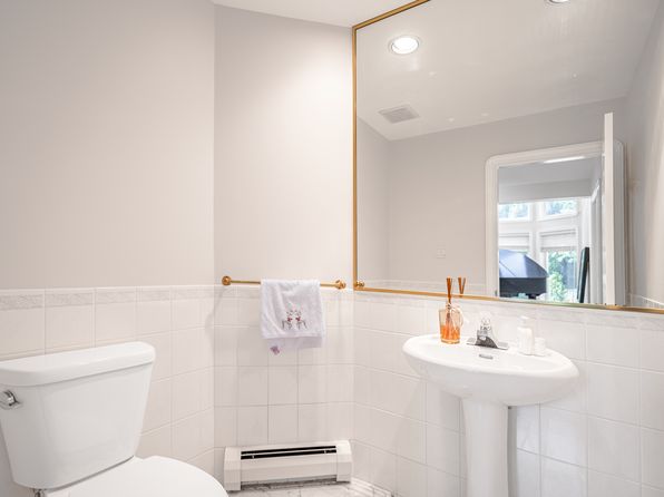 5 bedroom rental in Surrey — photo 6