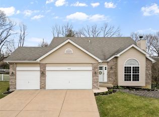 808 Silver Lake View Dr, Pacific, MO 63069