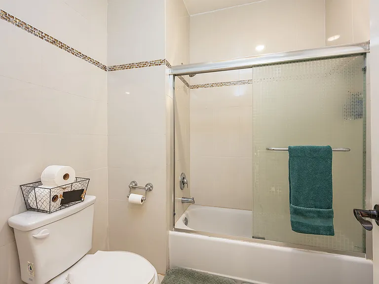 4741 Point Loma Ave #201 — Photo 36