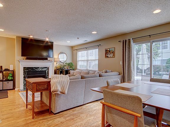 3rd image of 53 Winged Foot Court