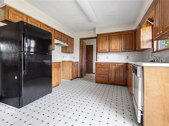 2nd image of 105 Nancy St