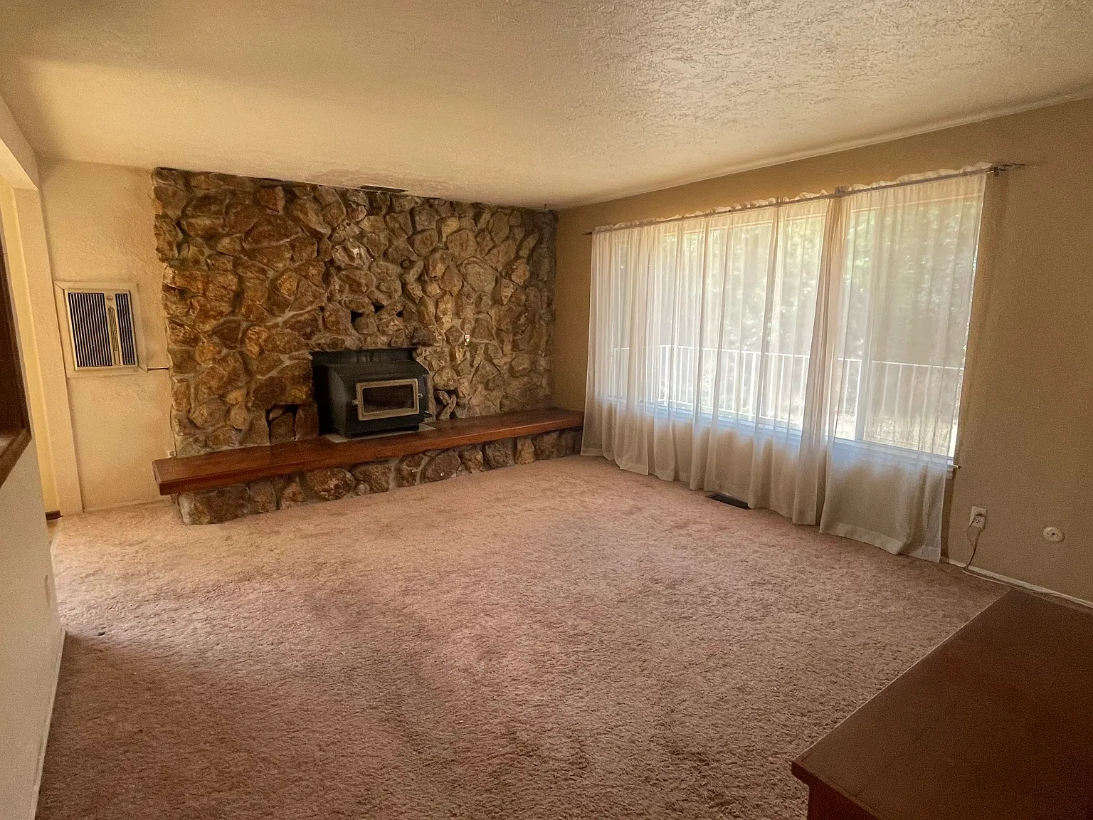 3 bed, 1.5 bath, 1200 sqft, $2,700 — Photo 4