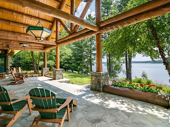 19 Deerwood Ln, Saranac Lake, NY 12983