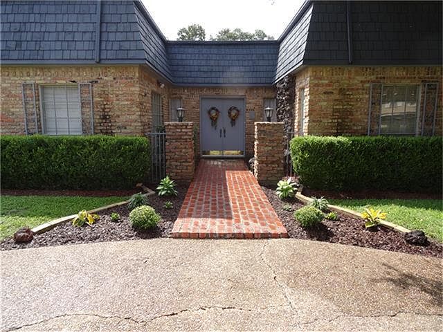 1st image of 7642 Glenview Dr