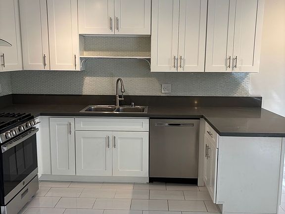 4th image of 2488 N Beachwood Dr #3